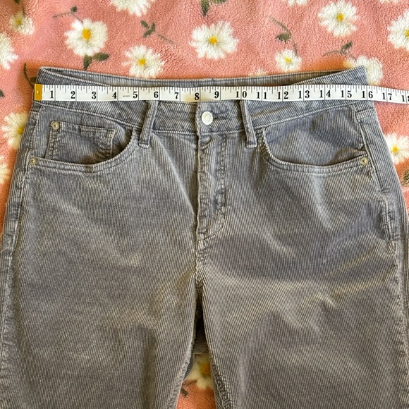 Pilcro The Yaya Midrise Gray Corduroy Crop Flare Pants Size 30 EUC - Picture 4 of 11